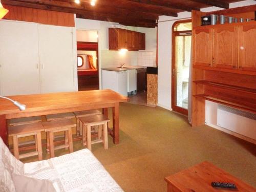 Studio Spacieux 4 Pers, 2 Balcons Sud, Accès Direct aux Pistes, Parking, Proche Centre Station - FR-1-322-190