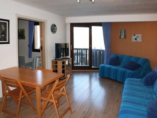 Appartement Les Orres, 2 pièces, 6 personnes - FR-1-322-140にあるシーティングエリア