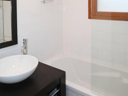 Chalet de Charme aux Orres - 10 Pers, Piscine, Sauna, Hammam, Cheminée, Skis aux Pieds - FR-1-322-65