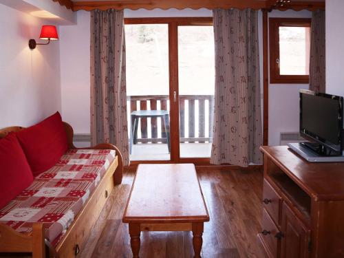 Appartement de standing avec piscine chauffée, sauna et accès skis aux pieds - FR-1-322-184