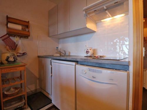 Studio Montvalezan-La Rosière, 1 pièce, 6 personnes - FR-1-398-538にあるキッチンまたは簡易キッチン