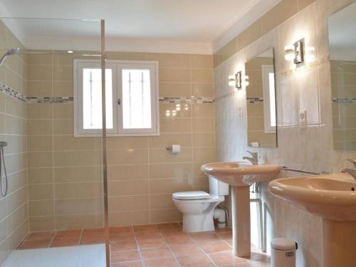 a bathroom with a toilet and a sink and a shower at Villa 5 pièces 3 chambres avec jardin, clim, wifi, animaux admis - FR-1-225C-470 in Banyuls-sur-Mer