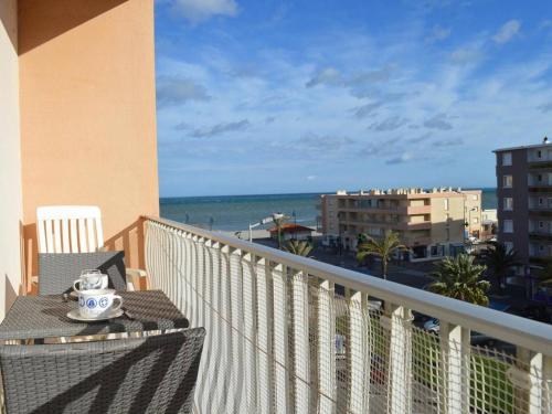 Saint-Cyprien : Appart 2 pièces, 5 couchages, balcon, parking, proche plage - FR-1-225D-485