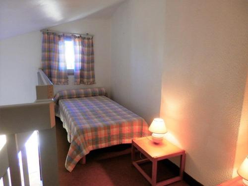 Tempat tidur dalam kamar di Appartement Vieux-Boucau-les-Bains, 2 pièces, 4 personnes - FR-1-379-27