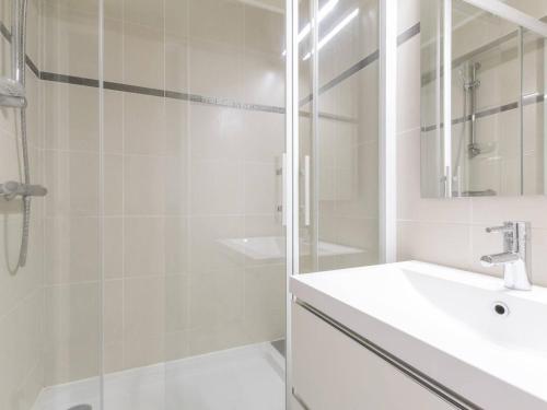 a white bathroom with a shower and a sink at Appartement Briançon, 2 pièces, 4 personnes - FR-1-330C-20 in Briançon