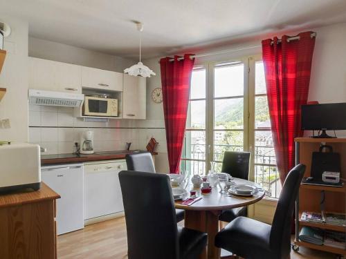 Η κουζίνα ή μικρή κουζίνα στο Appartement T2 cabine pour 6 pers, parking inclus, face aux télécabines - FR-1-401-19