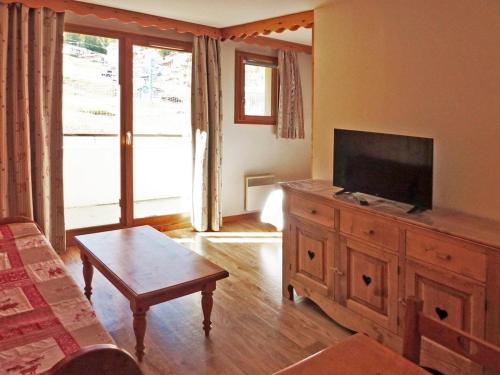 Appartement cosy avec WiFi gratuit, piscine chauffée, sauna, et accès direct aux pistes, Les Orres 1800. - FR-1-322-302