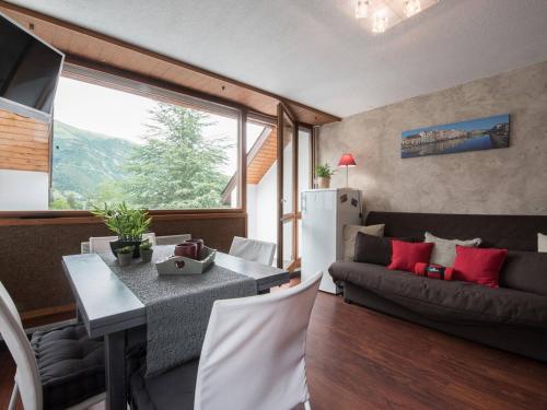 Appartement Saint-Lary-Soulan, 2 pièces, 4 personnes - FR-1-296-239にあるシーティングエリア