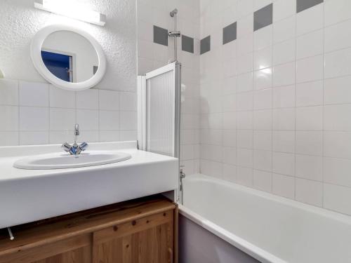 a bathroom with a sink and a tub and a mirror at Appartement Barèges, 2 pièces, 6 personnes - FR-1-403-6 in Barèges