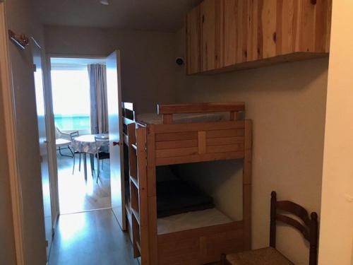 a room with a bunk bed and a dining room at Appartement 6 pers., 1 ch. avec balcon. 100m des pistes! - FR-1-404-122 in La Mongie