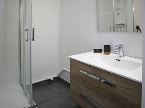 Studio rénové pour 2 pers, cœur de station, accès pistes, balcon sud - FR-1-322-307