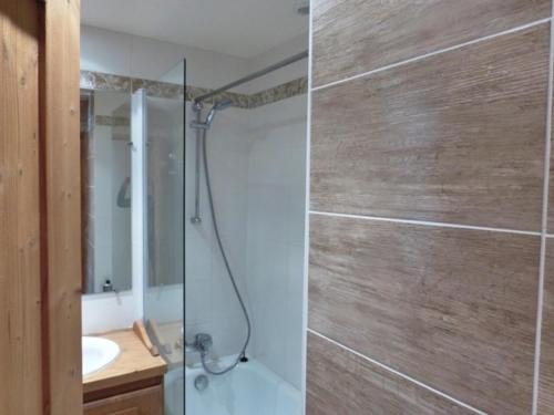 a bathroom with a glass shower and a sink at Appartement Méribel, 3 pièces, 6 personnes - FR-1-411-185 in Les Allues