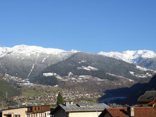 Photo de la galerie de l'établissement Studio 4 pers avec balcon à Bourg Saint Maurice, proche centre et commerces - animaux acceptés - FR-1-411-110, à Bourg-Saint-Maurice