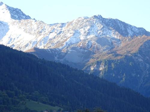 Photo de la galerie de l'établissement Studio 4 pers avec balcon à Bourg Saint Maurice, proche centre et commerces - animaux acceptés - FR-1-411-110, à Bourg-Saint-Maurice