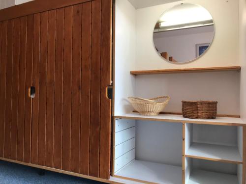 a bathroom with a wooden door and a mirror at Studio 4 personnes Arc 1600 à 50m des pistes, balcon, TV - FR-1-411-335 in Arc 1600