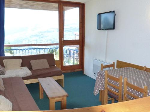 Appartement 2 pièces pour 5, près des pistes à Arc 1800, parking optionnel - FR-1-411-205