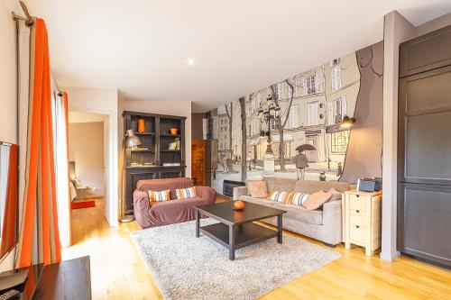 a living room with a couch and a table at L'Atelier de Claire in Le Mont-Dore