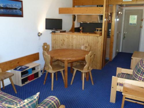 Arc 1800 : 2 pièces, skis aux pieds, animaux admis, 5 couchages - FR-1-411-453