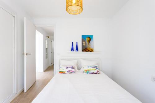 Кровать или кровати в номере Home2Book Beachfront Design&Views Los Cristianos