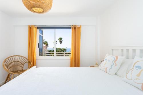 Кровать или кровати в номере Home2Book Beachfront Design&Views Los Cristianos