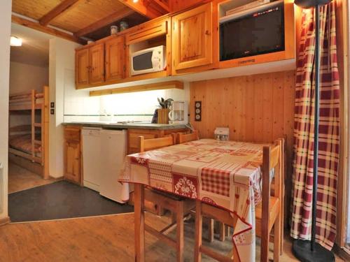 Studio Montvalezan-La Rosière, 1 pièce, 4 personnes - FR-1-398-553にあるキッチンまたは簡易キッチン