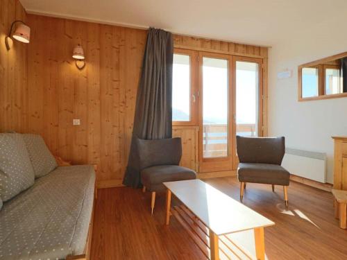 Appartement Montvalezan-La Rosière, 2 pièces, 6 personnes - FR-1-398-540にあるシーティングエリア