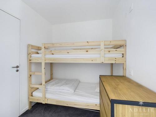 a bunk bed in a room next to a door at Appartement Montvalezan-La Rosière, 2 pièces, 8 personnes - FR-1-398-532 in La Rosière