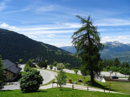 Photo de la galerie de l'établissement Confortable 2 pièces ensoleillé au pied des pistes avec balcon - FR-1-411-527, à Landry