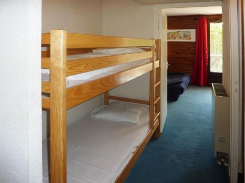 Katil dua tingkat atau katil-katil dua tingkat dalam bilik di Appartement Les Orres, 1 pièce, 4 personnes - FR-1-322-331