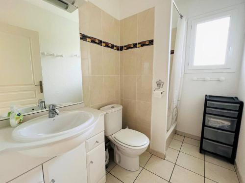 a white bathroom with a toilet and a sink at Appartement T1 Bis avec Terrasse et Piscine à Cambo-les-Bains, 1 Chambre, Parking Privé - FR-1-495-4 in Cambo-les-Bains