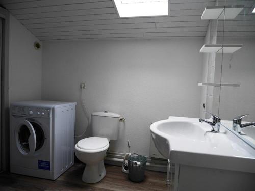 a bathroom with a toilet and a sink and a washing machine at Villa Capbreton, 3 pièces, 4 personnes - FR-1-413-79 in Capbreton
