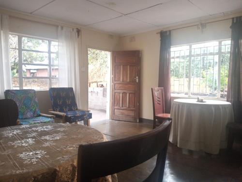 Χώρος καθιστικού στο Blue Waxbill Lodge
