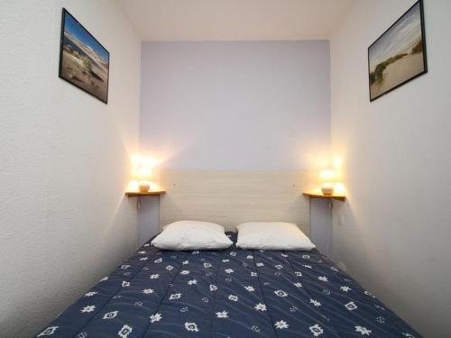 Gulta vai gultas numurā naktsmītnē Appartement Balaruc-les-Bains, 1 pièce, 2 personnes - FR-1-553-16