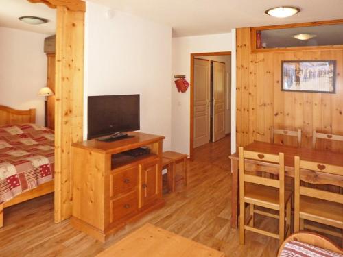 Les Orres 1800: appart 6 pers, pisc chauffée, sauna, départ skis aux pieds - FR-1-322-382