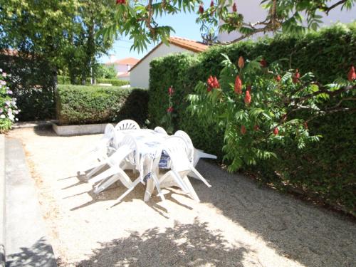 Maison de plain-pied avec jardin clos, proche de la plage et des commerces - FR-1-494-58
