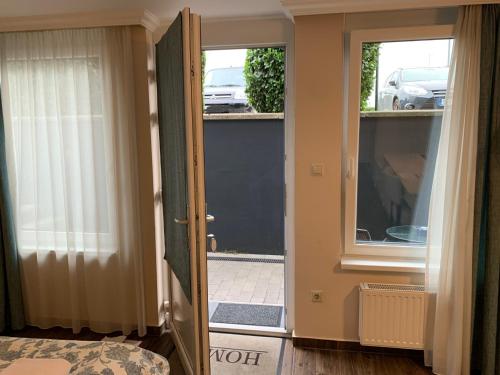 Posteľ alebo postele v izbe v ubytovaní Nimród Hotel és Ètterem