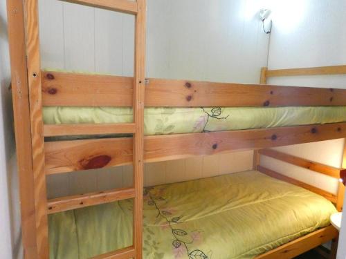 a wooden bunk bed in a room at Studio Piau-Engaly, 1 pièce, 6 personnes - FR-1-457-241 in Aragnouet