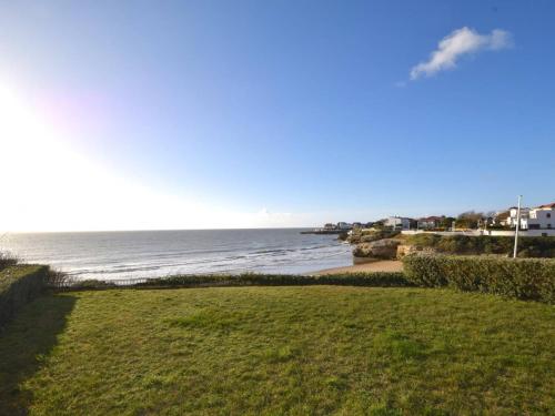 Appartement spacieux 95m2 au pied de la plage avec jardin et parking - FR-1-494-70