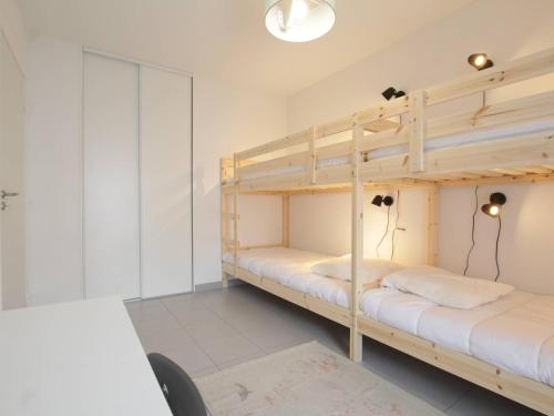 a bedroom with two bunk beds in a room at Appartement Briançon, 4 pièces, 8 personnes - FR-1-330C-119 in Briançon