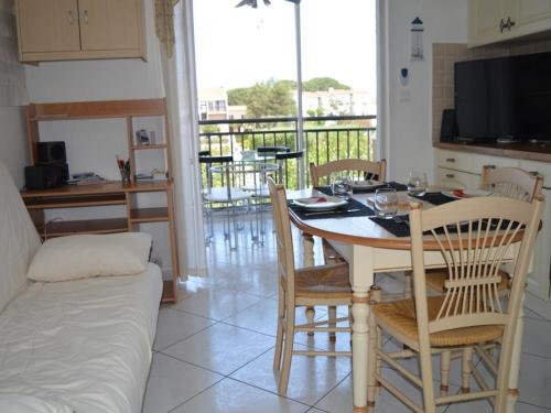 Photo de la galerie de l'établissement Confortable 2 pièces avec parking privé et terrasse - Saint-Cyprien - FR-1-225D-116, à Saint-Cyprien