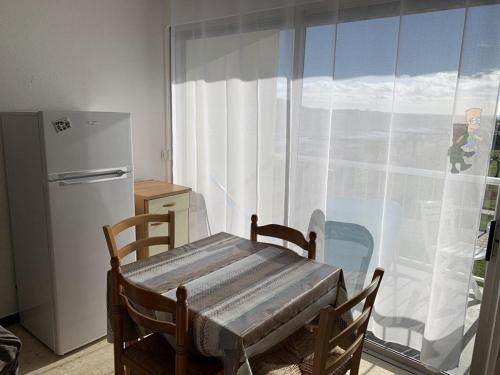 Photo de la galerie de l'établissement Charmant T1 à Balaruc-les-Bains, proche de l'étang de Thau, idéal pour 2, animaux acceptés - FR-1-571-14, à Balaruc-les-Bains