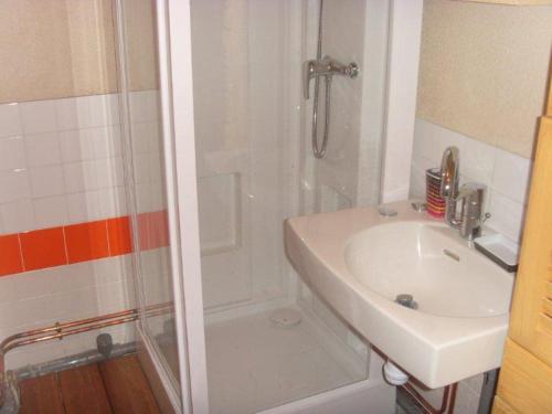 Ένα μπάνιο στο Studio cosy au Pleynet, à 300m des pistes, animaux admis - FR-1-557A-41