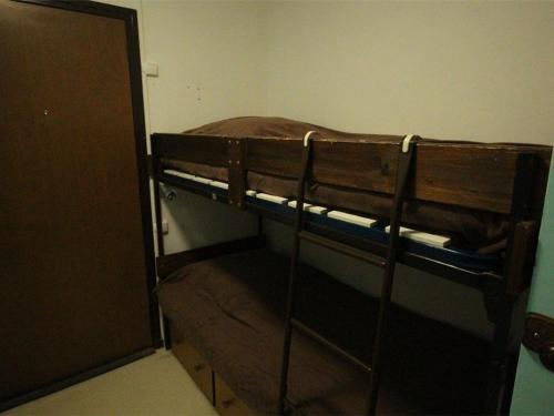 a couple of bunk beds in a room at Studio Bagnères-de-Luchon, 1 pièce, 4 personnes - FR-1-313-183 in Luchon
