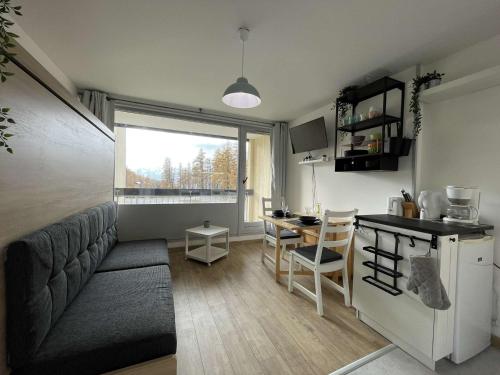 Studio rénové au pied des pistes, balcon ouest, 4 couchages à Montgenèvre - FR-1-330D-129