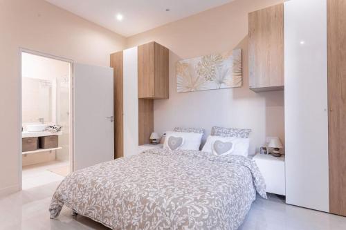 Luxury Apt With Large Terrace On Famous Rue D'antibes! - Pasteur Apt by Halldis