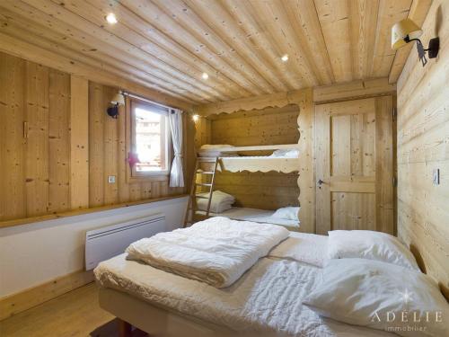 Postel nebo postele na pokoji v ubytování Appartement 4 pièces, centre station, 8-10 personnes, cheminée, WIFI - FR-1-398-640