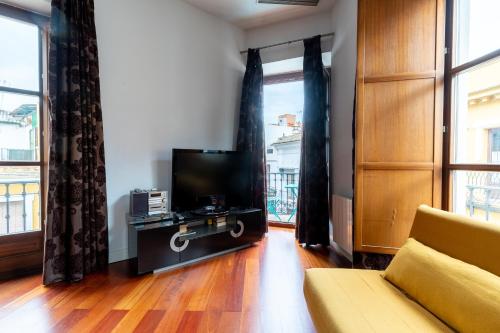 SevilleBnB Group- Cathedral Apartment, 2nd Floor