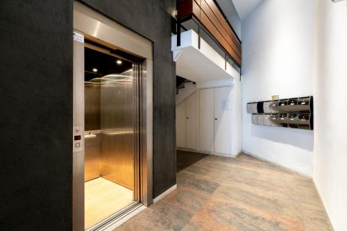 SevilleBnB Group- Cathedral Apartment, 2nd Floor