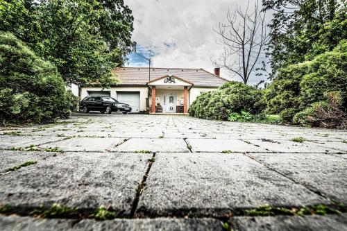 Das Gebäude in dem sich das Ferienhaus befindet