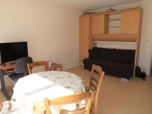 Photo de la galerie de l'établissement Studio lumineux 23m² avec balcon et parking à Berck-Plage - FR-1-646-13, à Berck-sur-Mer